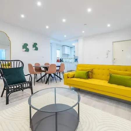 - Plaza Mayor Of - 1 Min Alcazar