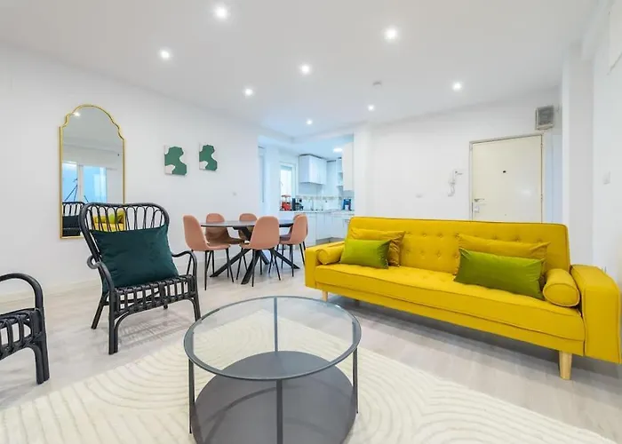 - Plaza Mayor Of - 1 Min Alcazar